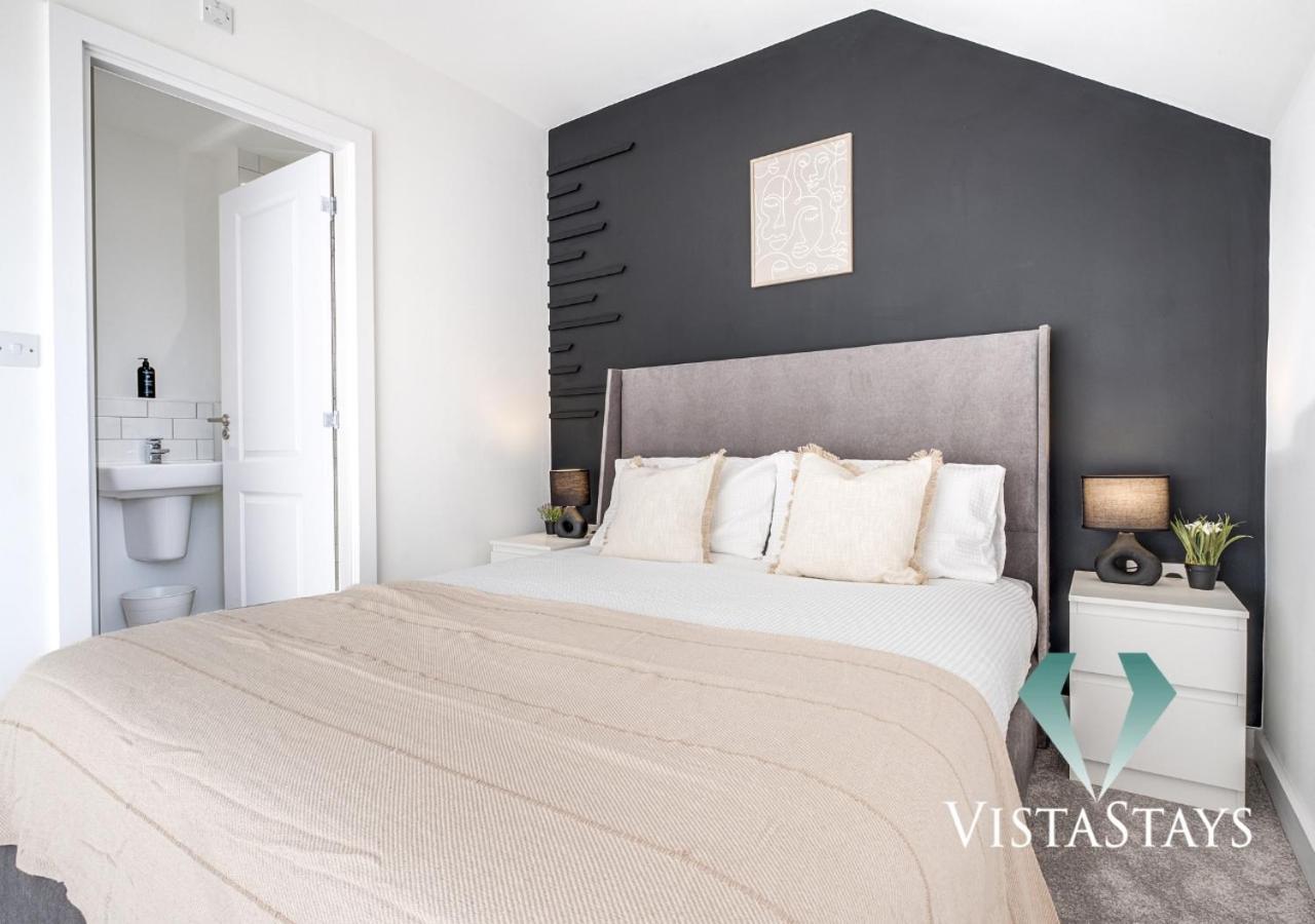Holiday home Modern Spacious 4 Bed - Pool Table, Ps4, 4x Double With Vista Short Lets Birmingham
