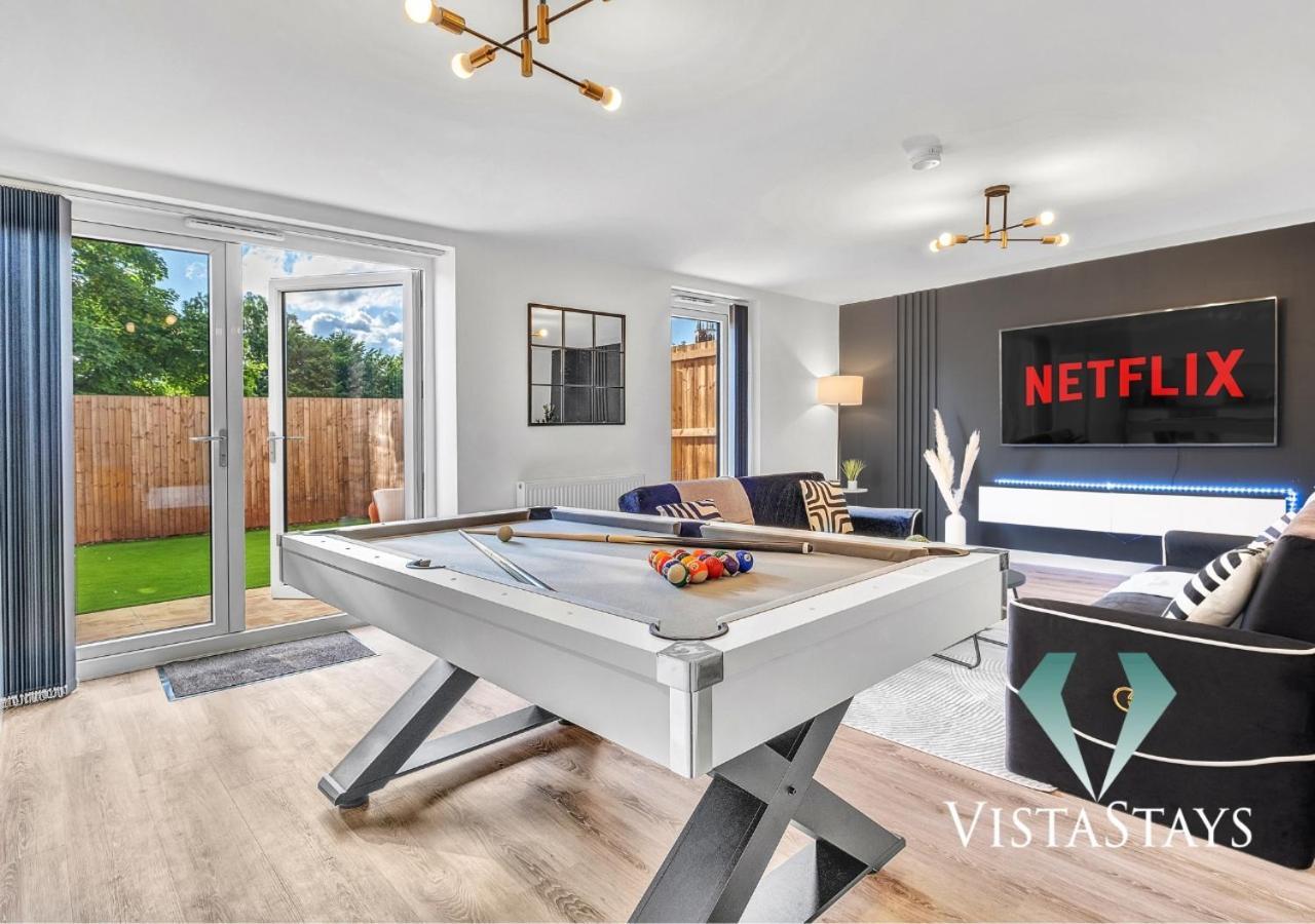 Modern Spacious 4 Bed - Pool Table, Ps4, 4x Double With Vista Short Lets Holiday home Birmingham