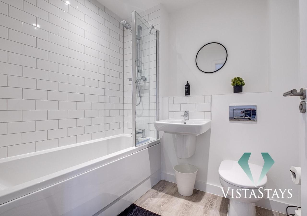 Holiday home Modern Spacious 4 Bed - Pool Table, Ps4, 4x Double With Vista Short Lets Birmingham