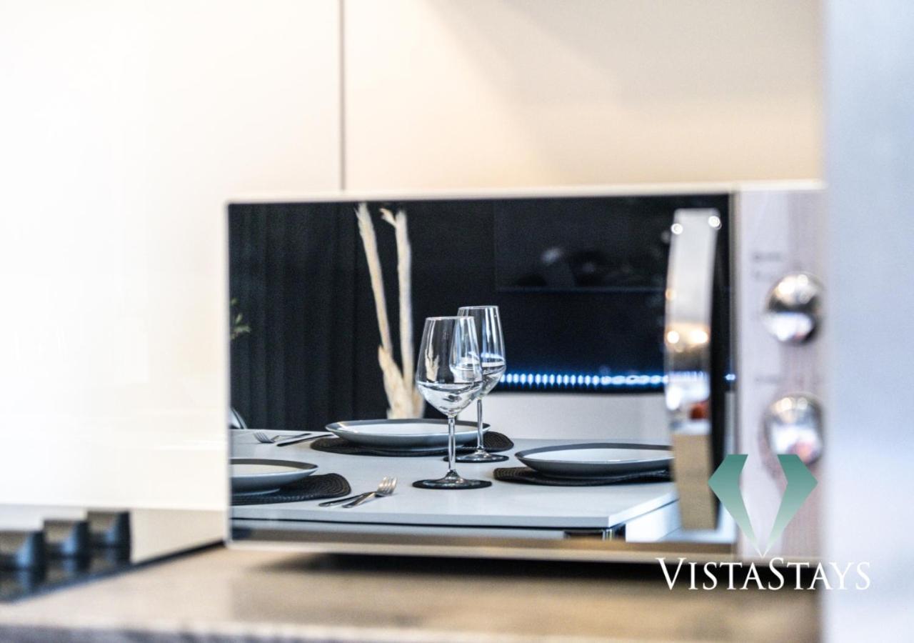 Modern Spacious 4 Bed - Pool Table, Ps4, 4x Double With Vista Short Lets *