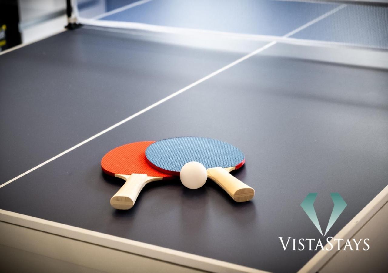 Modern Spacious 4 Bed - Pool Table, Ps4, 4x Double With Vista Short Lets Holiday home *
